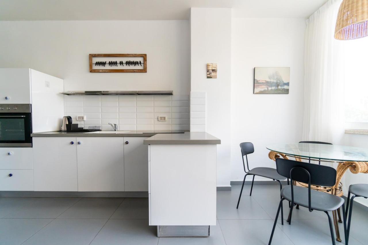 Ziv Apartments - Hayarkon 196 Тел Авив Екстериор снимка